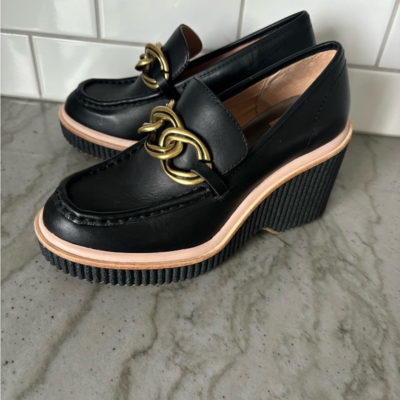 Dolce Vita Shoes - Dolce Vita Black Leather Platform Loafers with Gold Chain size 7